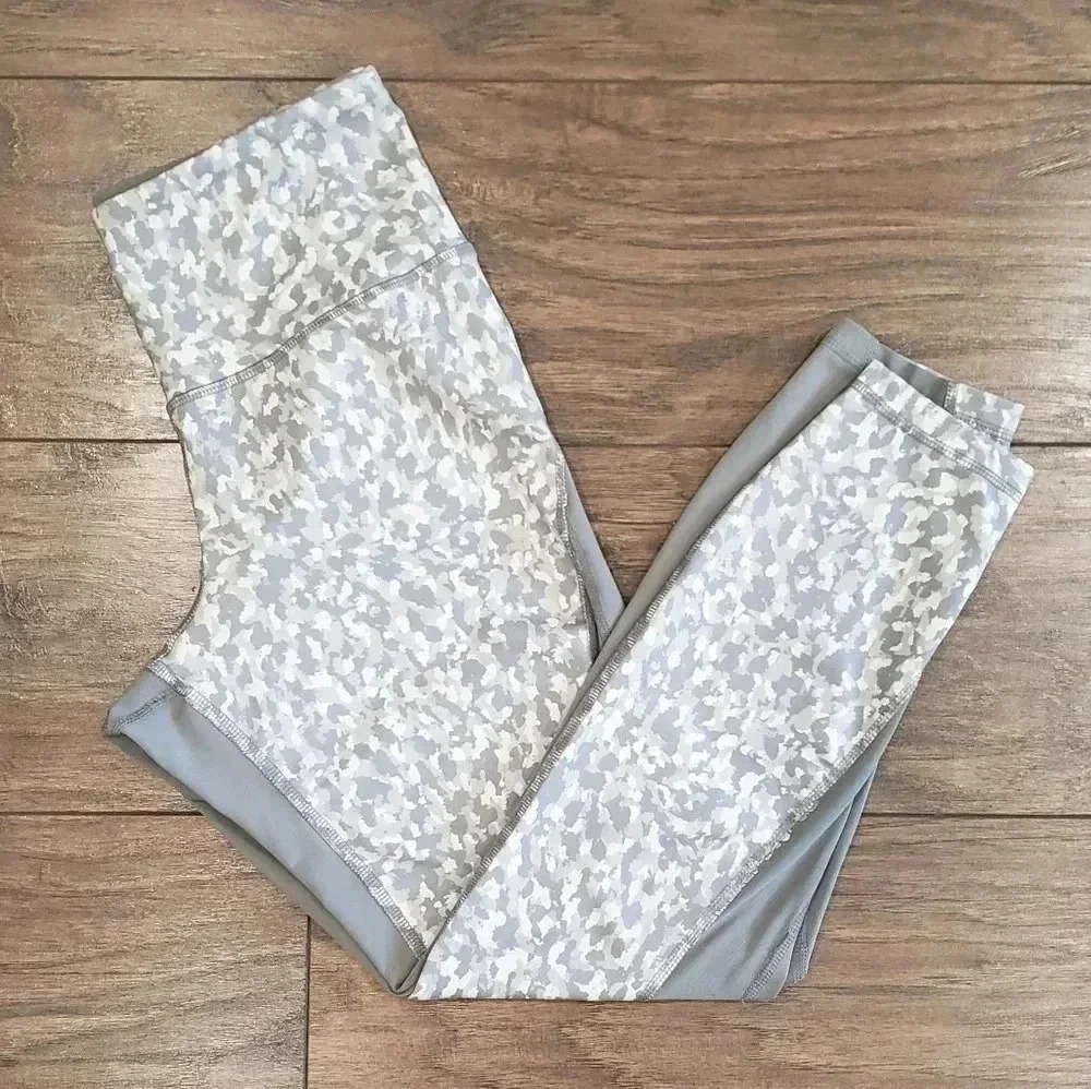 Old Navy Active Wear Gray Camo Elevate Leggings Size Medium
